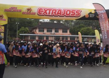 PARA peserta UiTM Shah Alam Iconic Run 2026 bersedia memulakan perlumbaan.