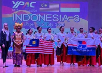 Kumpulan Tarian Kolej Yayasan Saad, Citra Pawana meraih anugerah emas di International Youth
Performing Arts Centre (YPAC), di Teater Wahyu Sihombing, Jakarta, Indonesia.