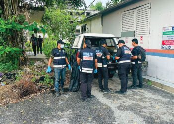 POLIS menjalankan siasatan di lokasi dua pelajar perempuan dipercayai terjatuh di kawasan perumahan kosong sebuah flat 
di Sungai Pari, Buntong kelmarin.