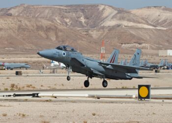 GAMBAR fail pesawat pejuang F-15 Tentera Udara Israel berlepas di Pangkalan Tentera Udara Ovda, di utara bandar Eilat, Israel. - AFP