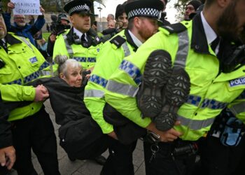 GAMBAR fail anggota polis menahan seorang peserta semasa satu demonstrasi yang menyokong kumpulan Palestine Action. - AFP