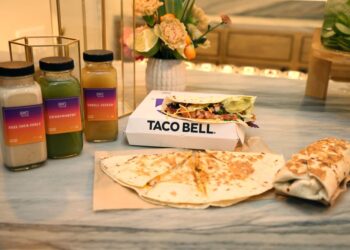 RANGKAIAN makanan Taco Bell mengeluarkan salad daripada menu makanannya. - AFP