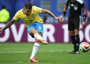 Bruno Guimaraes menyertai Arsenal dari Newcastle United dengan kontrak jangka panjang. - AFP