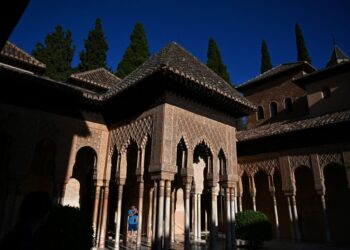 ISTANA Alhambra di Granada tidak terjejas akibat gempa bumi. - AFP