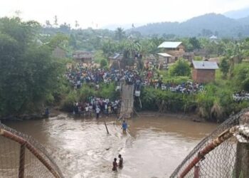 SEBUAH jambatan runtuh di Hombo. - Observers