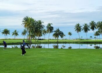 KELAB Golf Diraja Pahang atau Royal Pahang menyajikan permandangan indah Laut China Selatan.