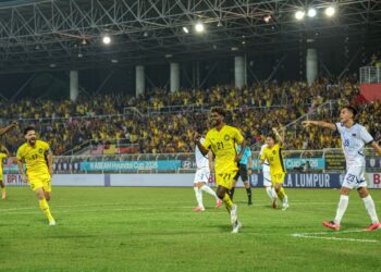PEMAIN Sayap Malaysia, Pavithran Gunalan (tiga kanan) meraikan gol jaringannya pada perlawanan Piala ASEAN 2026 menentang Filipina di Stadium Bolasepak Kuala Lumpur di sini hari ini. -UTUSAN/FARIZ RUSADIO