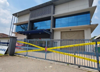SEBUAH premis perindustrian di Kulai, Johor diarahkan tutup serta-merta setelah mengibarkan Jalur Gemilang secara terbalik baru-baru ini.