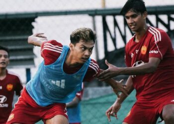 Pemain-pemain Selangor menjalani rutin latihan sebagai persiapan menghadapi musim baharu Liga Malaysia yang akan membuka tirai pada 21 Ogos ini. - IHSAN SELANGOR FC
