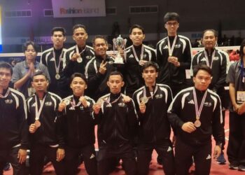 Skuad regu berpasukan yang muncul naib juara selepas tewas kepada Thailand dalam final Piala Raja Thai di Bangkok, kelmarin. - IHSAN MSN