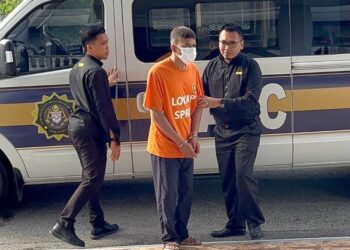 ANGGGOTA SPRM membawa suspek seorang kakitangan sebuah penjara di Melaka direman selama enam hari oleh Mahkamah Majistret Ayer Keroh disyaki terima rasuah bawa masuk artikel larangan ke dalam penjara.