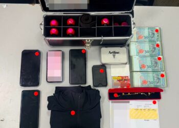 ANTARA barang rampasan berhubung sindiket Flying pasport di sebuah premis kediaman di Johor. - GAMBAR JIM