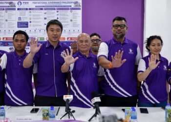RONNIE (tengah) ketika ditemui di Ibu Pejabat PBM sini hari ini. - UTUSAN/ M. FIRDAUS M. JOHARI