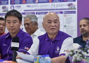 RONNIE ketika berucap pada sidang media khas di Ibu Pejabat PBM sini hari ini. - UTUSAN/M. FIRDAUS M. JOHARI