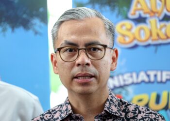 KUALA LUMPUR 9 OGOS 2026 - Menteri Komunikasi, Datuk Seri Fahmi Fadzil bercakap pada sidang akhbar selepas Program Ekspresi Jalur Gemilang JAPEN@PETRONAS di Stesen PETRONAS NPE Pantai Dalam di sini hari ini. GAMBAR: FARIZ RUSADIO / PEMBERITA: DEWI / AISYAH