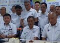 MOHD. Shafie Apdal semasa sidang akhbar di ibu pejabat Warisan di Kota Kinabalu, Sabah hari ini.-UTUSAN/RAEESAH HANAN