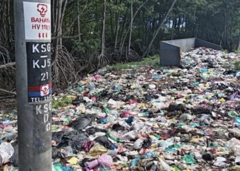 MASALAH pencemaran sampah sarap di kawasan Hutan Simpanan Kekal (HSK) Paya Bakau Sungai Merbok, Kedah didakwa telah berlarutan sejak empat tahun yang lalu.-GAMBAR/PERSATUAN PENGGUNA PULAU PINANG (CAP)