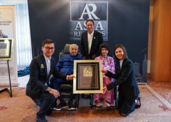 Tun Dr Mahathir, Siti Hasmah diiktiraf rekod ASEAN, Asia bekas Perdana Menteri, pasangan tertua
