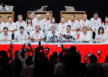ANTHONY Loke Siew Fook pada sidang akhbar selepas Persidangan Kebangsaan DAP 2026, di Pusat Konvensyen Antarabangsa Putrajaya, Putrajaya hari ini. - UTUSAN/SHIDDIEQIIN ZON