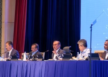 ANWAR Ibrahim ketika majlis libat urus Belanjawan 2027 di Kementerian Kewangan, Putrajaya. - UTUSAN/FAISOL MUSTAFA