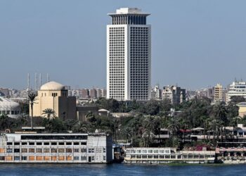 GEMPA bumi menggegarkan Kaherah hari ini. - AFP