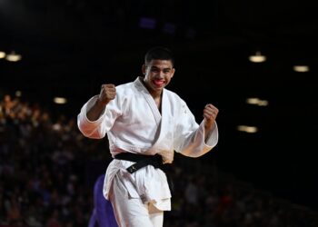 AMIR Daniel Abdul Majeed mengukir sejarah apabila muncul rakyat Malaysia pertama menghadiahkan pingat emas dalam sukan itu di Sukan Komanwel selepas menjuarai kategori bawah 81 kilogram (kg) lelaki pada temasya Glasgow 2026, hari ini. - IHSAN MSN.