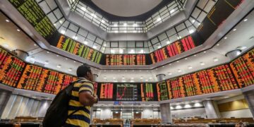 SEKTOR teknologi, perbankan dan utiliti dijangka terus menjadi fokus sekiranya laporan kewangan syarikat serta data ekonomi global menyokong sentimen pasaran.