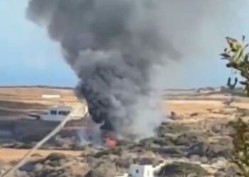SEBUAH helikopter terhempas di Pulau Sifnos. - X