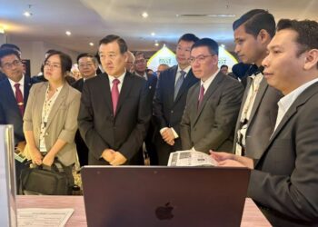 NGA Kor Ming (tiga dari kiri) pada Persidangan Meja Bulat Peringkat Menteri ASEAN-China (ACMROCH) 2026 di Ipoh, hari ini.