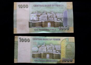 TENTERA Yemen menyalurkan gaji ke akaun bank anggota tenteranya. - AFP