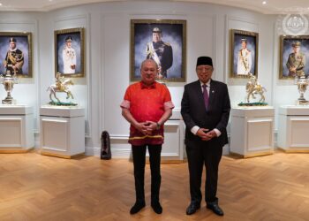Yang di-Pertuan Agong, Sultan Ibrahim berkenan menerima menghadap Premier Sarawak, Tan Sri Abang Johari Tun Openg hari ini, di Istana Pelangi, Johor Bahru, Johor.