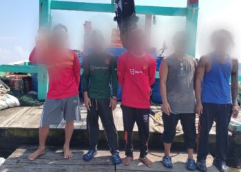 MARITIM Malaysia Pulau Pinang menahan sebuah bot nelayan tempatan kelas C di perairan Pulau Kendi petang semalam kerana dikendalikan kru serta tekong warga asing tanpa kebenaran yang sah.