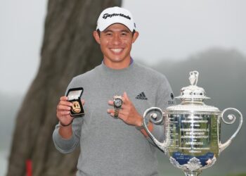 COLLIN Morikawa bersama trofi Kejuaraan PGA AS di TPC Harding Park, San Francisco, California hari ini. - AFP