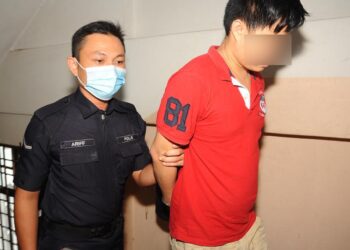 TUKANG perabot, Oh King Zee didakwa membunuh bekas isterinya  di Mahkamah Majistret Johor Bahru. - UTUSAN/RAJA JAAFAR ALI