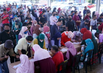 KERAJAAN memperuntukkan BAP sebanyak RM150 kepada semua murid yang masih bersekolah dan diagihkan secara tunai mulai bulan ini. - GAMBAR HIASAN
