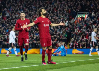 SALAH berjaya meledak dua gol ketika membantu Liverpool meneng besar ke atas United di Anfield.-AGENSI