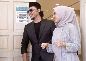 Syamsul Yusof saling bermaafan dengan Puteri Sarah Liyana sebelum melafazkan cerai terhadap aktres tersebut semalam.