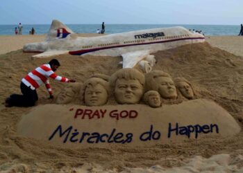 Misteri kehilangan MH370 semakin sukar dirungkai kerana jarak pencarian yang luas dan kemungkinan kotak hitam mengalami kerosakan. - AFP