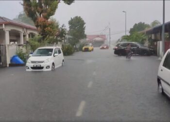 BANJIR kilat yang berlaku di Kampung Padang Jawa, Shah Alam, Selangor.
