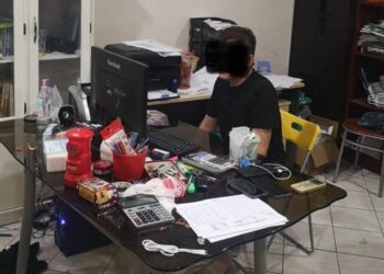ANTARA suspek yang ditahan polis dalam serbuan dalam Ops Soga IX di sekitar Klang Utara, Klang, Selangor, baru-baru ini.