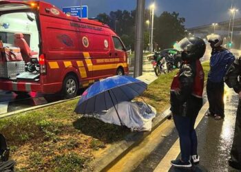 KEADAAN mangsa maut di tempat kejadian akibat kemalangan di Jalan Persiaran Apec, Cyberjaya.