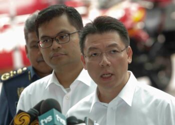 NGA  Kor Ming ketika dalam sidang akhbar selepas meninjau persiapan banjir JBPM, Putrajaya. - UTUSAN/FAISOL MUSTAFA