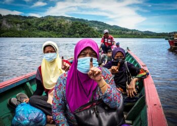 DALAM politik yang pantas dinamik hari ini, pengundi khususnya orang Melayu kini tidak akan teragak-agak menukar parti atau kerajaan yang mereka tidak berkenan. – GAMBAR HIASAN/SHIDDIEQIIN ZON