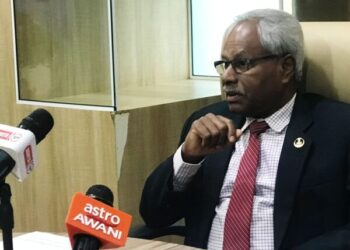 A. SIVANESAN dalam sidang akhbar mengenai keracunan makanan pelajar MRSM Gerik di pejabatnya di Bangunan Perak Darul Ridzuan di Ipoh hari ini.  - UTUSAN/LIYANA RAMLI